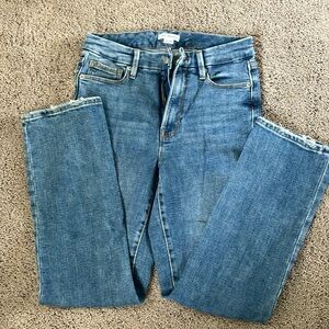 Good American straight leg denim! Perfect fit and so stretchy